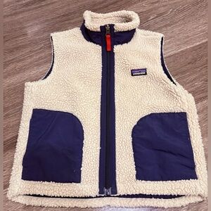 Patagonia Kids Retro-X Fleece Vest in Natural with Classic Navy color size XS